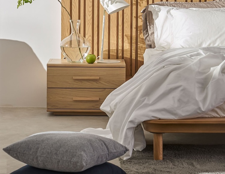 Tủ đầu giường đơn giản, tinh tế từ gỗ căm xe