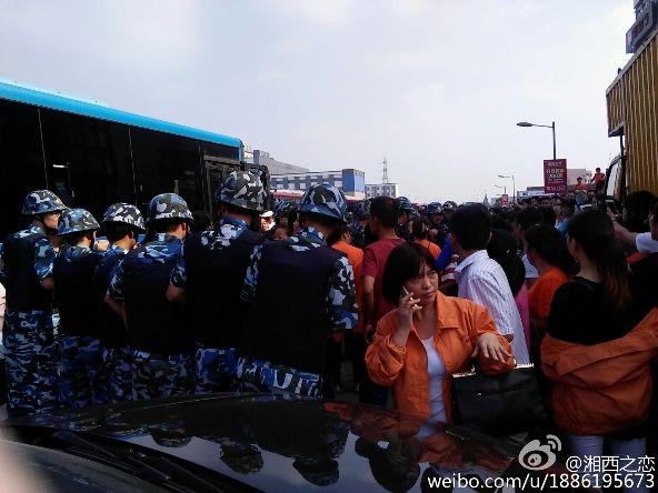 浙江宁波600工人游行示威被镇压多人被殴打抓捕