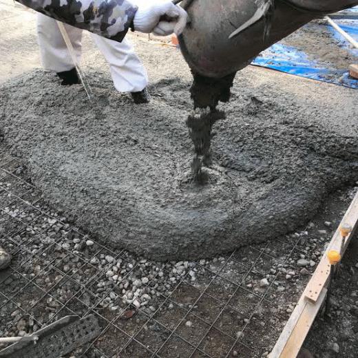 土間コンクリートはdiyできないの 専門家が教える土間コンクリートがdiyに向かないワケ 水たまり対策 Drytech ドライテック 透水性舗装仕上材 生コンポータル