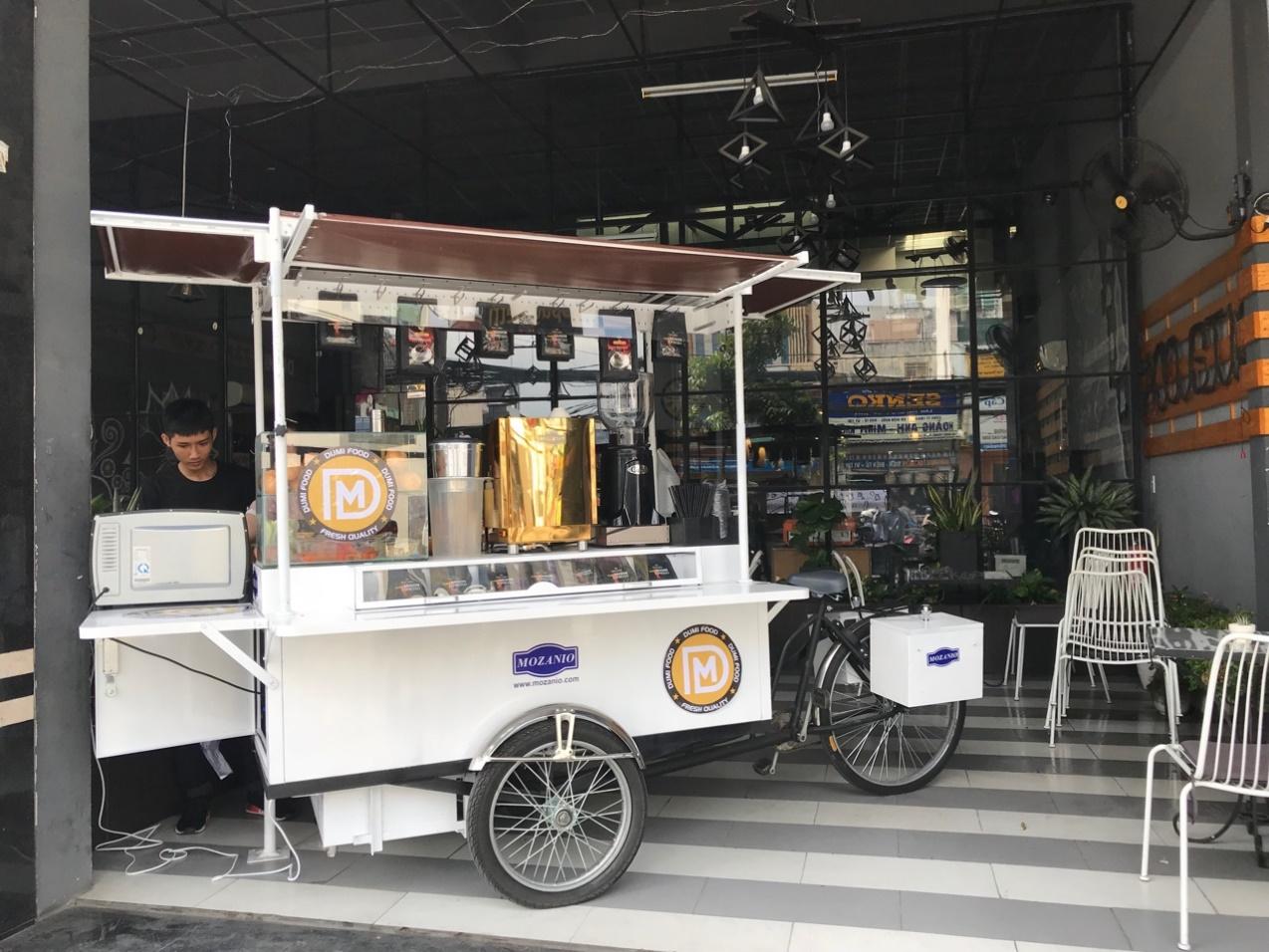 Ảnh có chứa tòa nhà, cửa hàng

Mô tả được tạo tự động