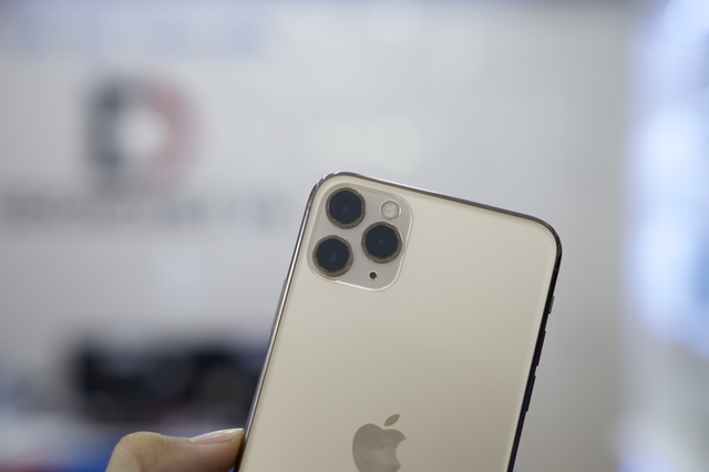 Mở hộp iPhone 11 Pro Max đầu tiên về Việt Nam dù thế giới chưa bán ra - Ảnh 8. Mở hộp iPhone 11 Pro Max đầu tiên về Việt Nam dù thế giới chưa bán ra - Ảnh 8.