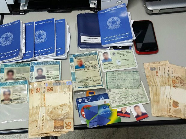 Criminosos são presos por suspeita de fraudar no seguro-desemprego (Foto: Poliana Casemiro/ G1)