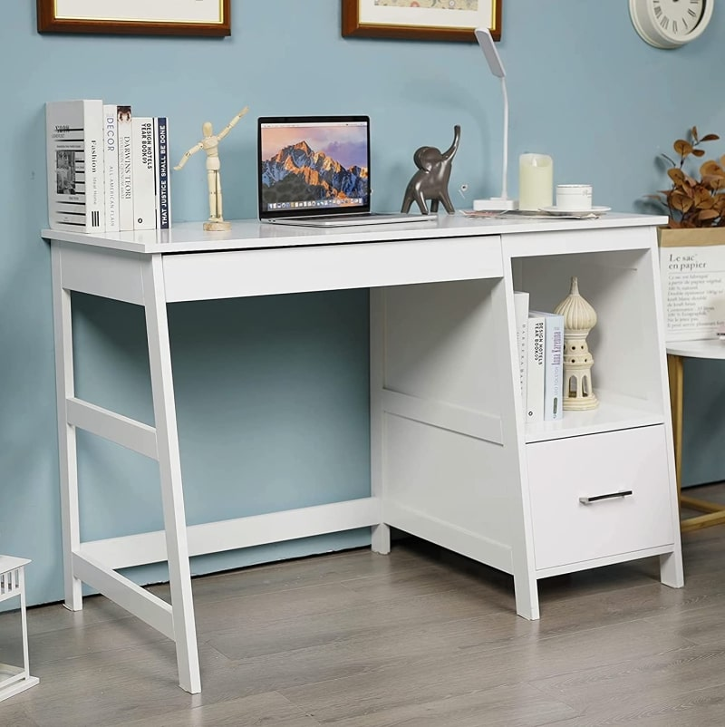 Bàn học kèm kệ sách bên dưới