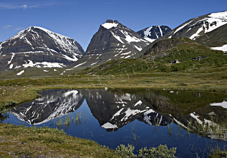 Kebnekaise_fjällstation_och_Tuolpagoni_@wic-00709.jpg