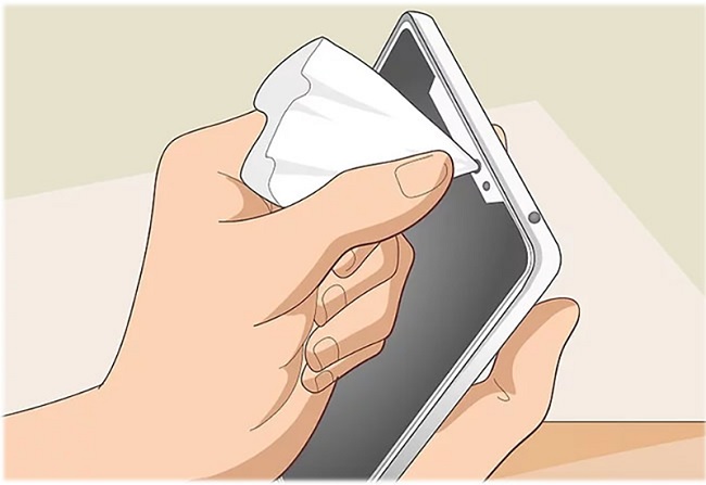 Vệ sinh camera trước smartphone an toàn, hiệu quả