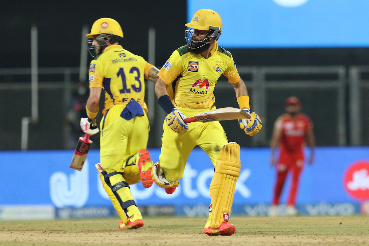 Moeen Ali and Faf du Plessis running between the wickets against Punjab Kings