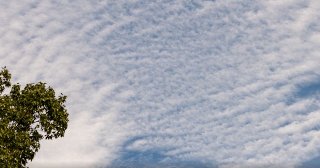 ענני צירוקומולוס, סוגים שונים של עננים.