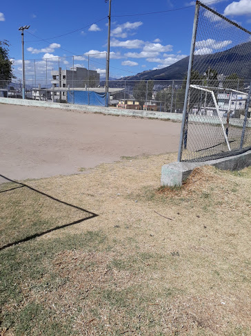 Opiniones de Cancha de Futbol Uribe 2 en Quito - Campo de fútbol