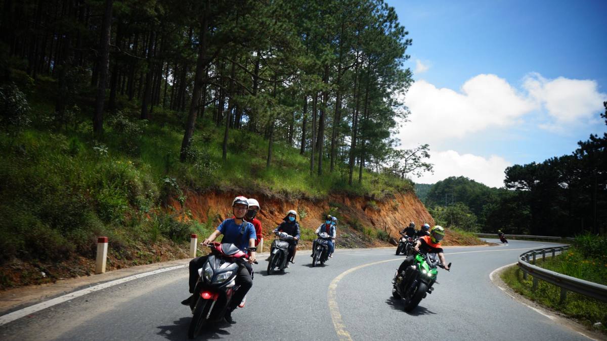 du lịch Quảng Ninh bằng xe máy sẽ chủ động và tiện lợi hơn