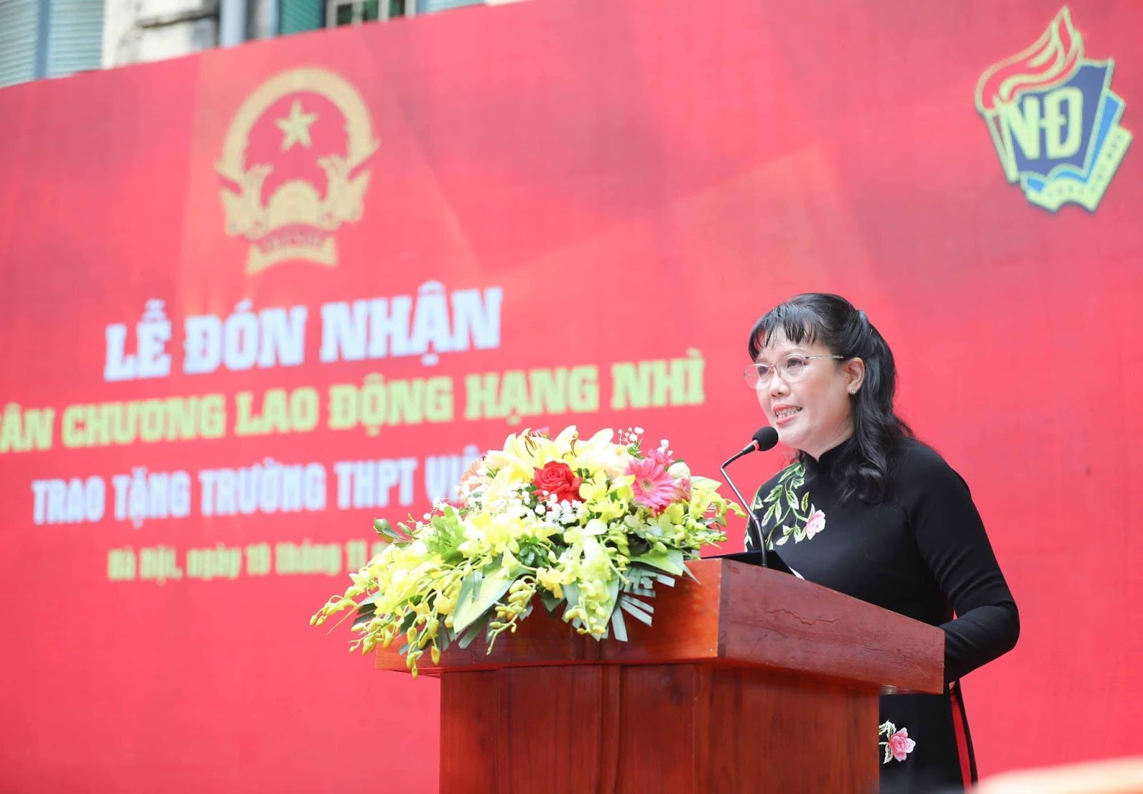 Trường THPT Việt Đức vinh dự đón nhận Huân chương Lao động hạng Nhì - Ảnh 1.