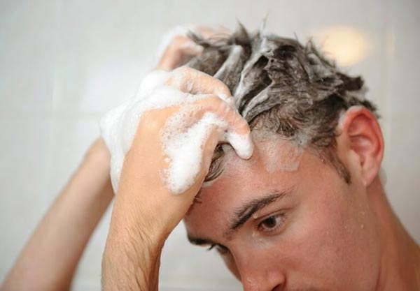 Sử dụng các sản phẩm chăm sóc tóc chuyên dụng cho tóc uốn