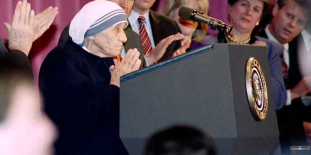 Khi Mẹ Teresa dũng cảm nói với một Tổng thống Hoa Kỳ rằng phá thai là giết người