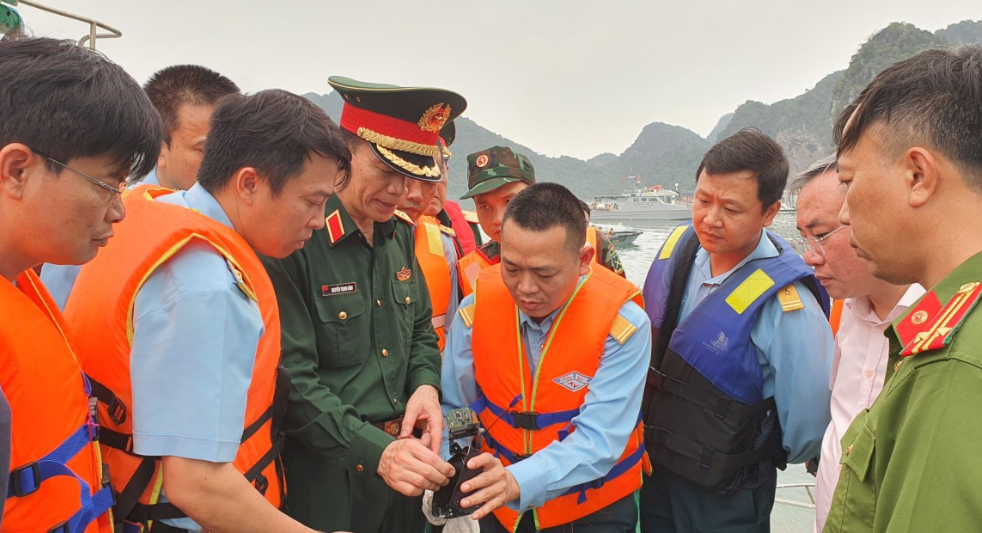 Trung tướng Nguyễn Trọng Bình, Phó Tổng Tham mưu trưởng Quân đội Nhân dân Việt Nam, đã trực tiếp chỉ đạo hoạt động tìm kiếm cứu nạn