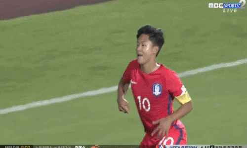 Chân dung Messi Hàn 2 lần ghi bàn vào lưới Việt Nam: Thần đồng bóng đá 20 tuổi, em út nhắng nhít đáng yêu của tuyển Olympic Hàn Quốc - Ảnh 8.