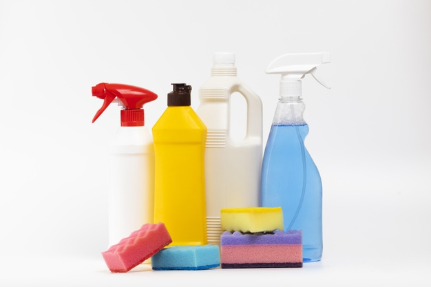 Produtos de limpeza como detergentes possuem tensoativos em sua composição.