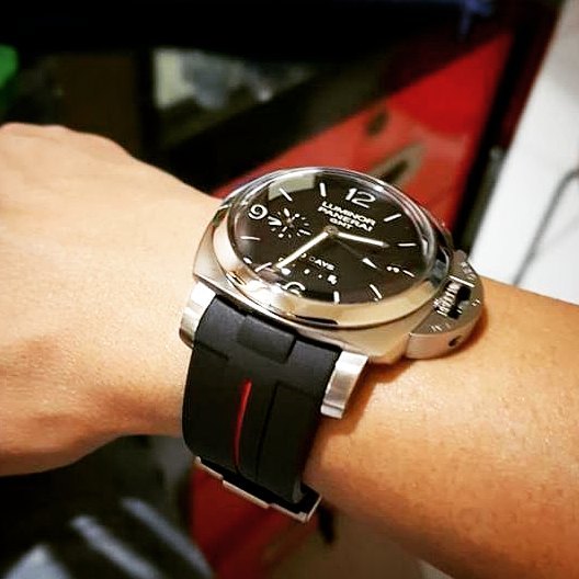 Introducing the high-tech Rubber B straps for Panerai Luminor