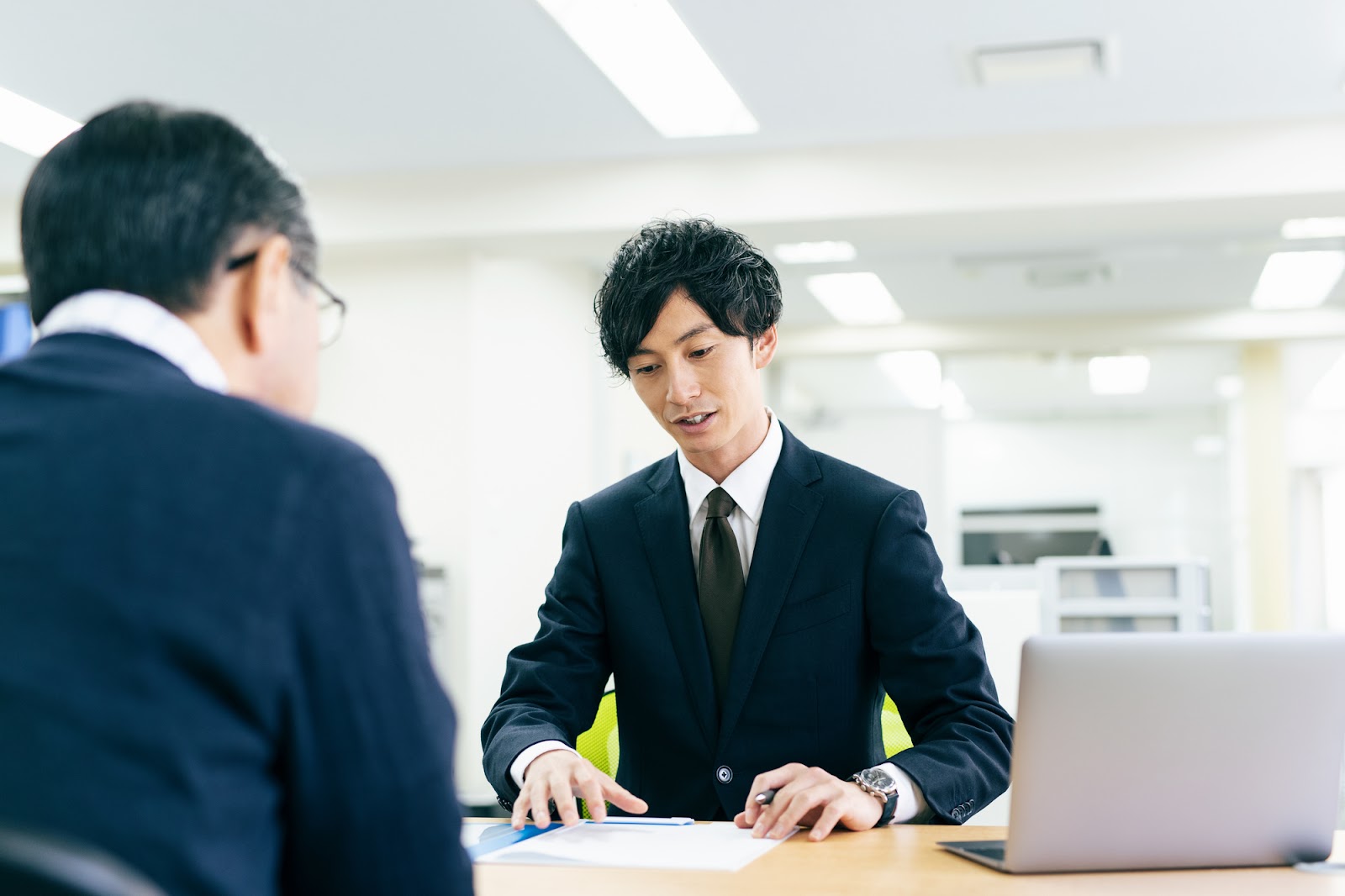 個人成りに必要な手続き