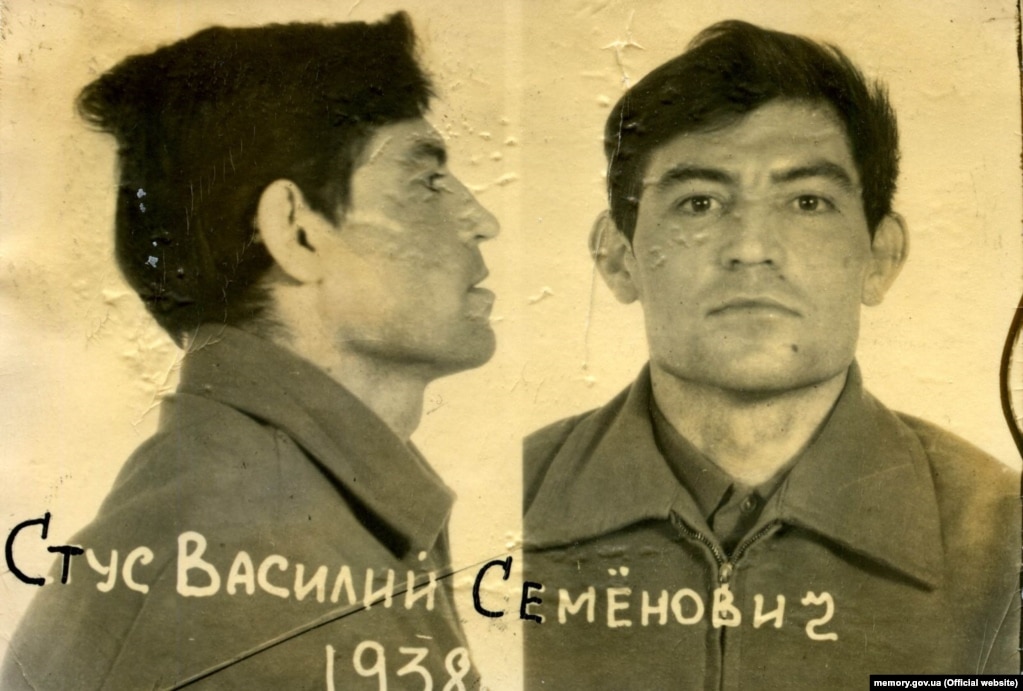Фотографії Василя Стуса, зроблені під час першого арешту під час операції КДБ «Блок», що розпочалася 12 січня 1972 року