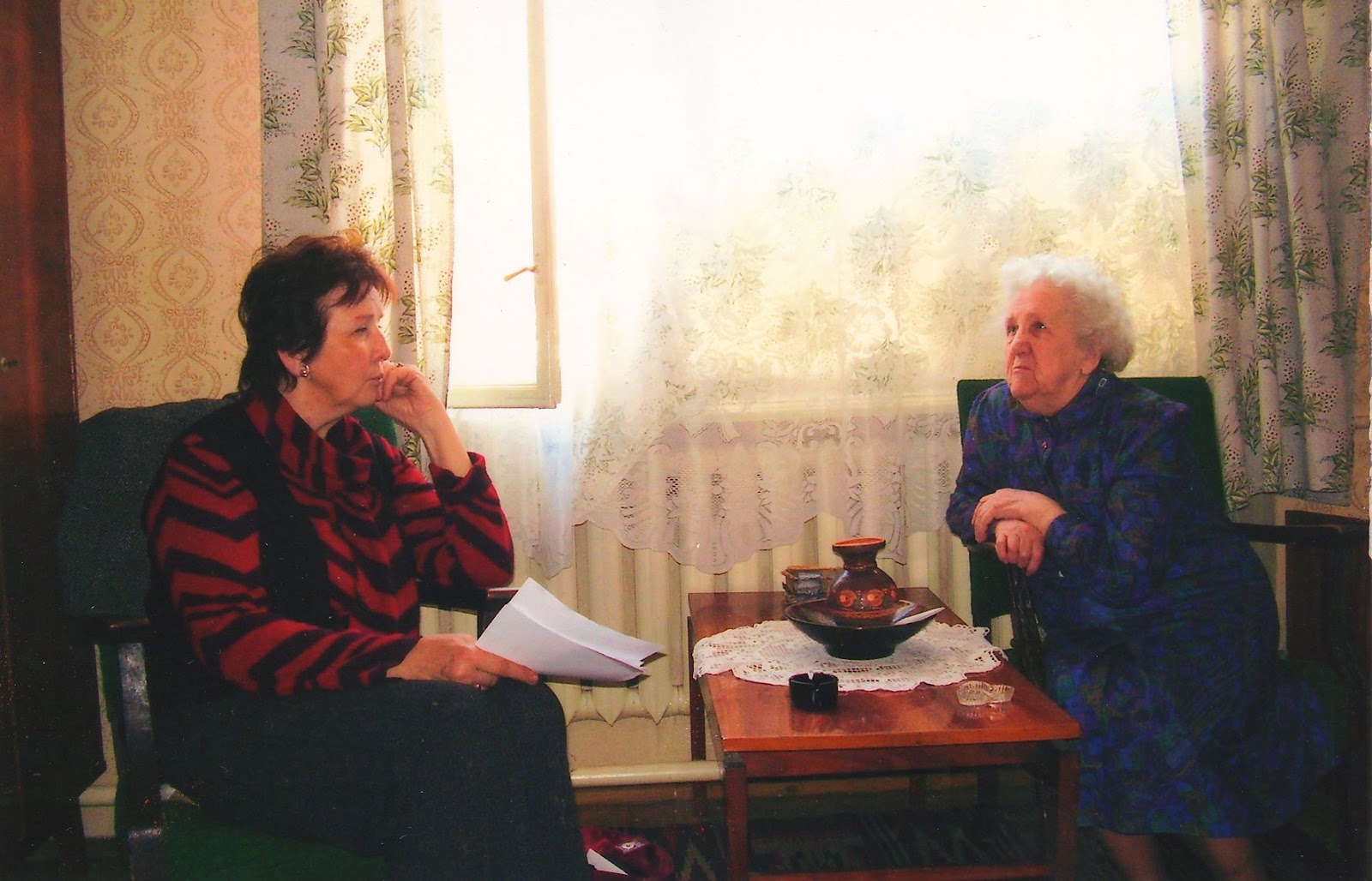 Ірина Коломиєць записує інтерв'ю з Іриною Мариною, донькою о. Олександра Марини, визначного учасника підпілля УГКЦ на Закарпатті - фото 101746