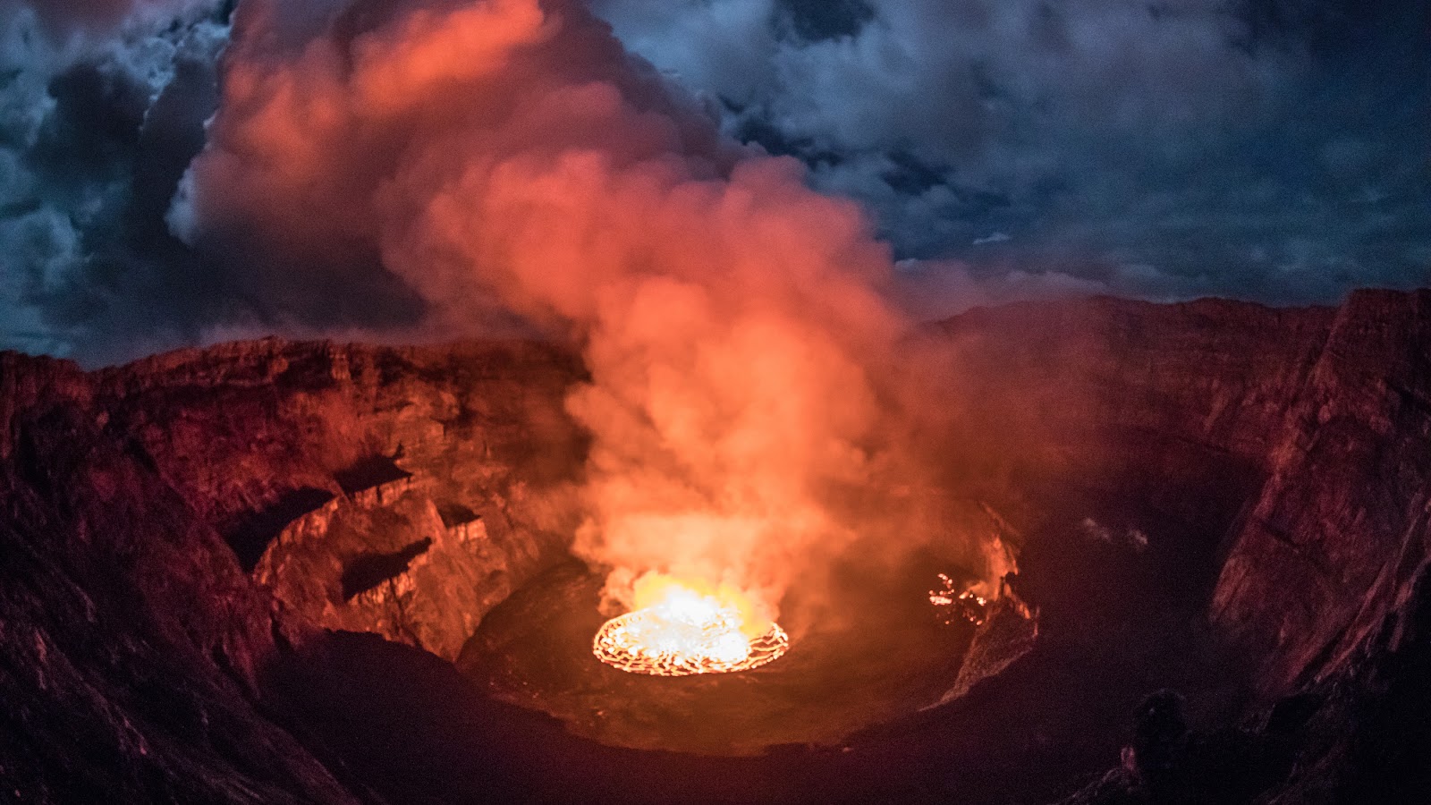 Congo's Mount Nyiragongo volcano blows its top, sending thousands fleeing  across border | Live Science