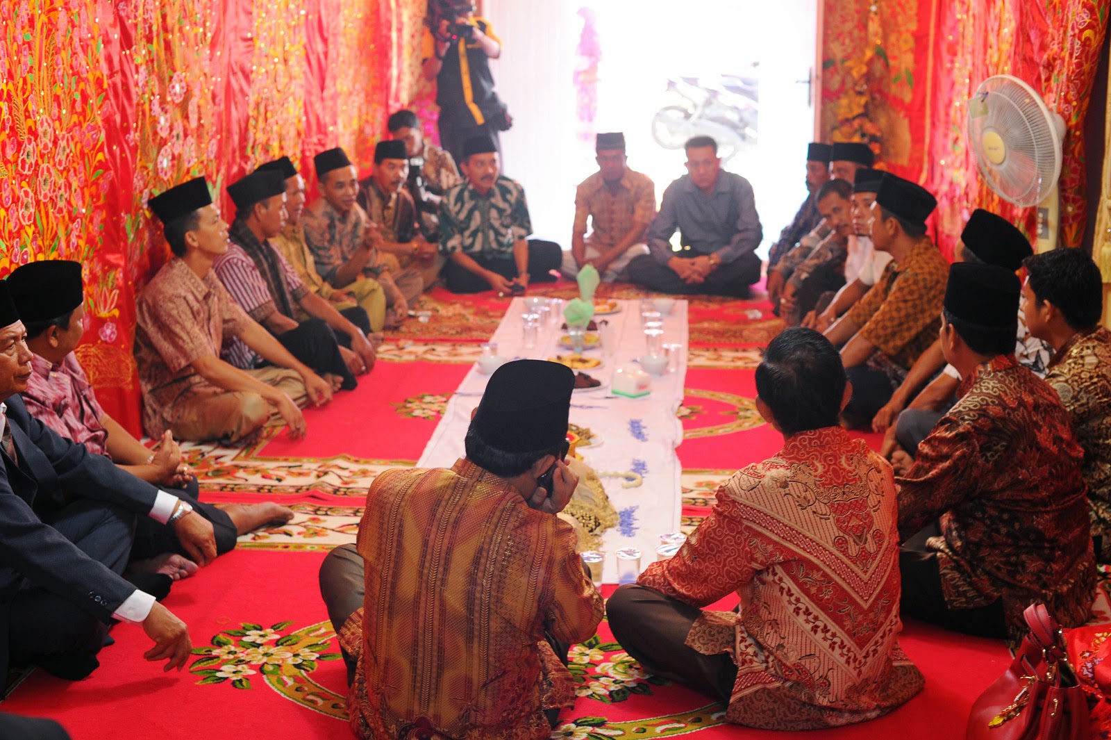 Rangkaian Prosesi Pernikahan Adat Minang yang Penuh Makna
