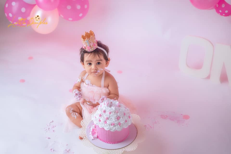 Trust Little Dimples By Tisha photographers to capture the joy of your little ones having fun. Contact us for the Best Cake Smash Photographers in Bangalore.