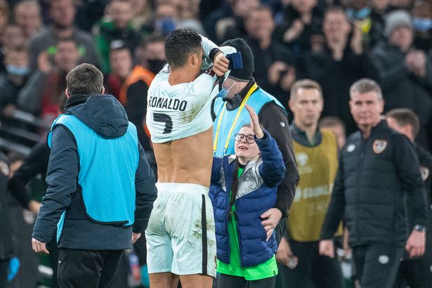 How Cristiano Ronaldo expresses his love to fans around the planet