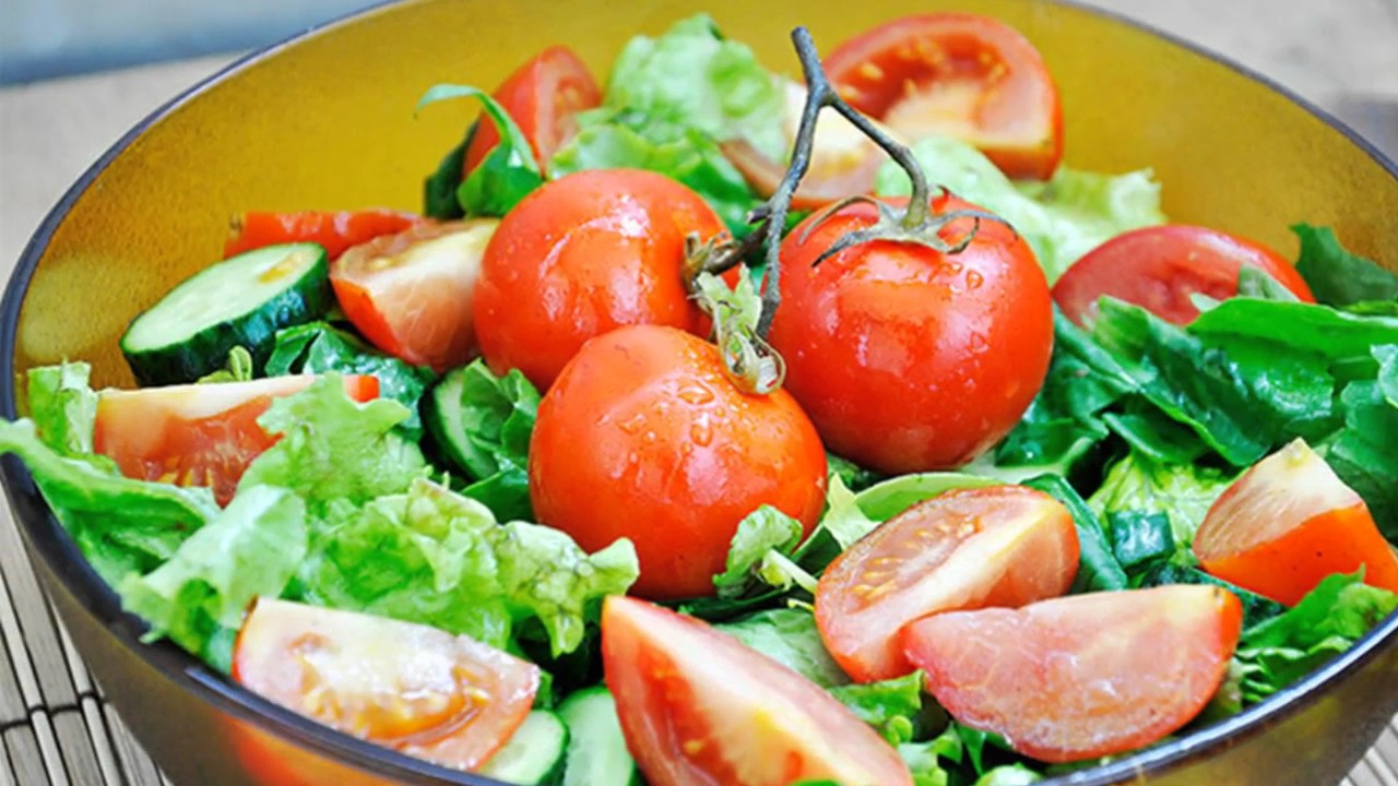 health benefits of tomatoes, including improved heart health, reduced risk of certain cancers, improved vision, and stronger bones.