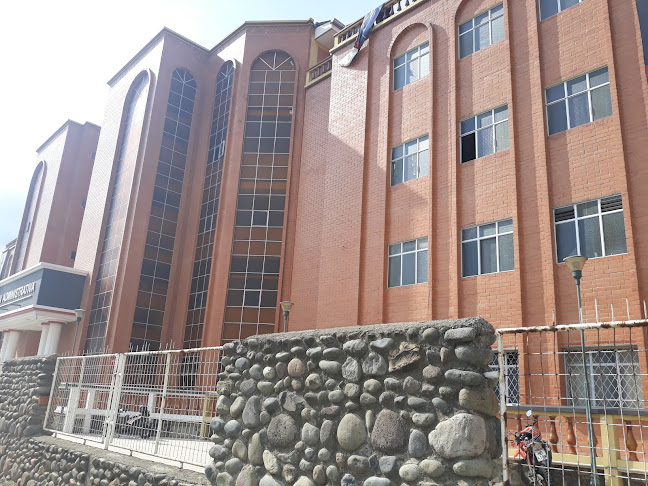 Facultad de Odontología - Universidad Católica de Cuenca - Cuenca