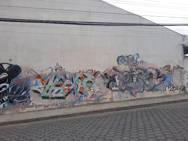 VHQJ+R83, Quito