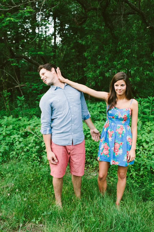 20-Non-Cheesy-Poses-for-Your-Engagement-Shoot-Bridal-Musings-Wedding-Blog-10