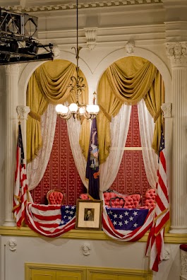 https://www.fords.org/blog/post/why-is-a-george-washington-portrait-on-the-ford-s-theatre-presidential-box/