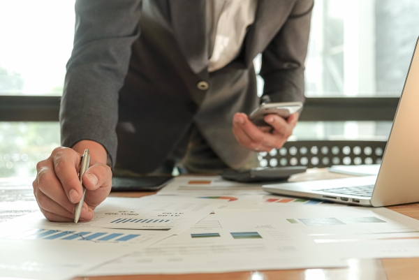 businessmen-use-pen-laptop-mobile-phone-are-planning-marketing-plan-improve-work-quality