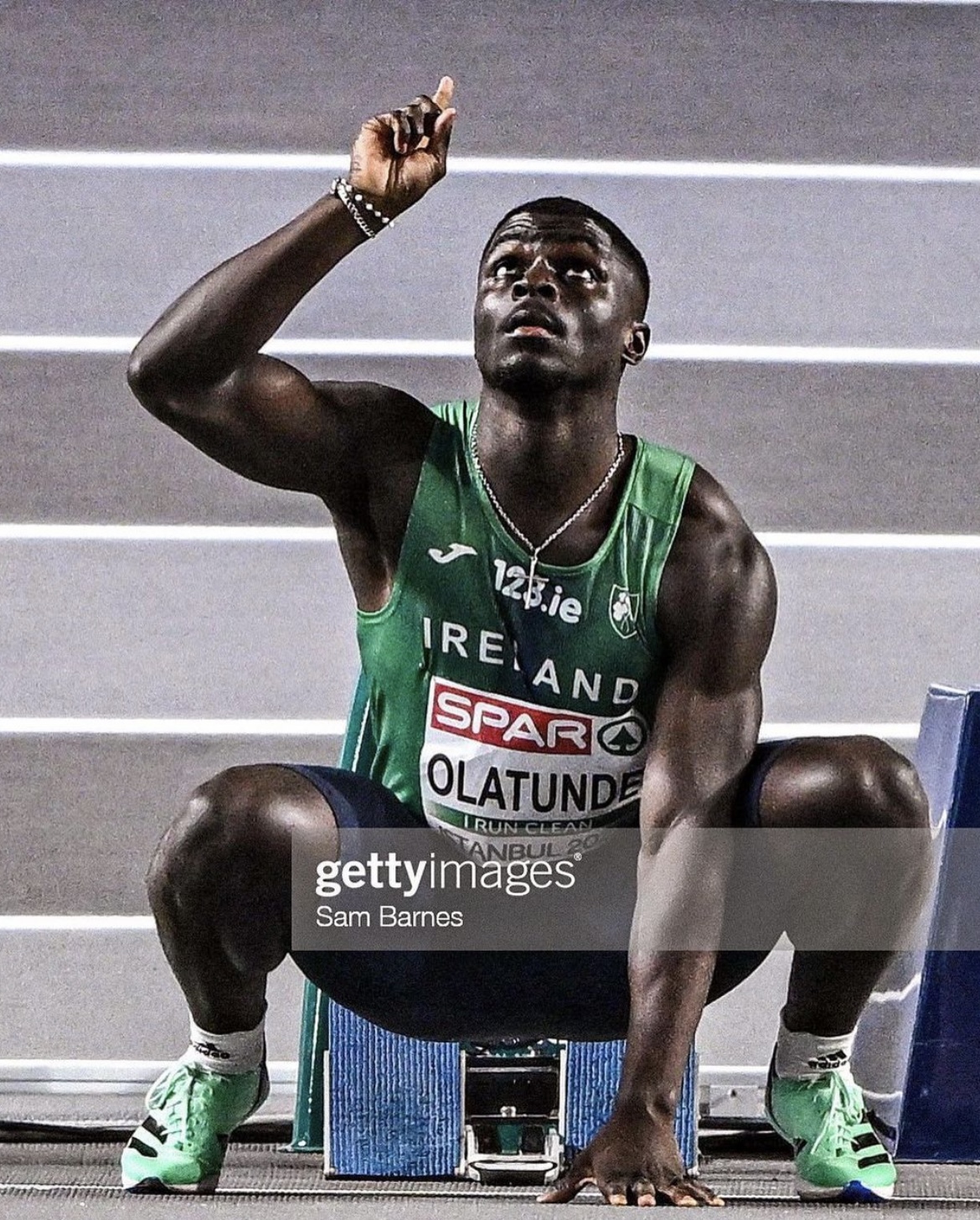 Israel Olatunde getting ready to race, looking up to the sky