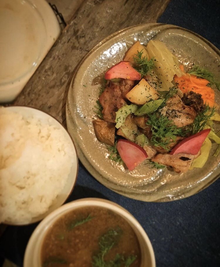 Uchino Restaurant, a cafeteria where diverse cultures and everyday life in Uchino intersect.