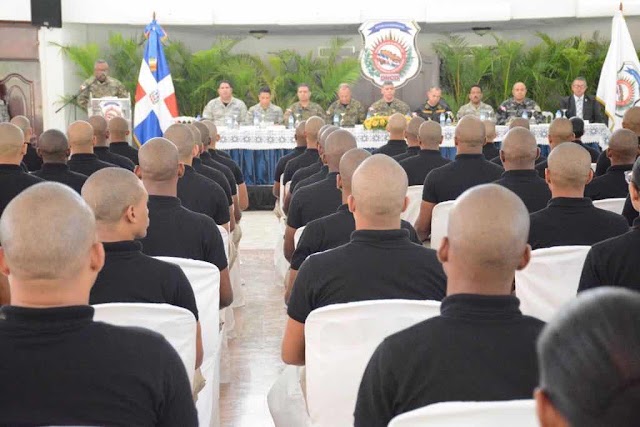 DNCD gradua 94 nuevos agentes  Vicealmirante Alburquerque Comprés los exhortó a ser leales e íntegros 