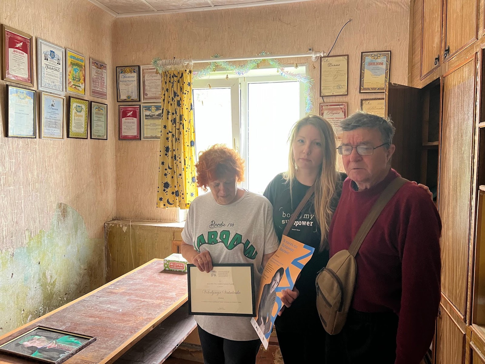 2023 IPA Prix Voltaire Special Award at Volodymyr Vakulenko's Home with his parents Photo Credit: Oksana Astrakhantseva