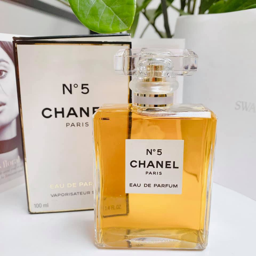 Nước hoa Chanel No5 như một tượng đài mùi hương, mang trong mình vẻ đẹp cổ điển, sang trọng