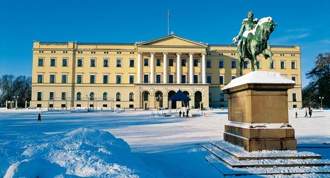 Résultat de l'image pour le palais royal d'Oslo en hiver