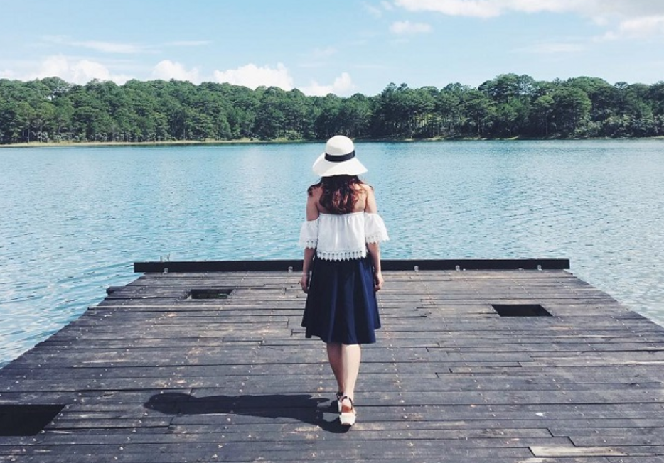 Check in tại cầu gỗ Lavender hồ Tuyền Lâm