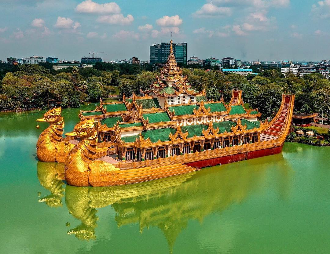 Kandawgyi Lake