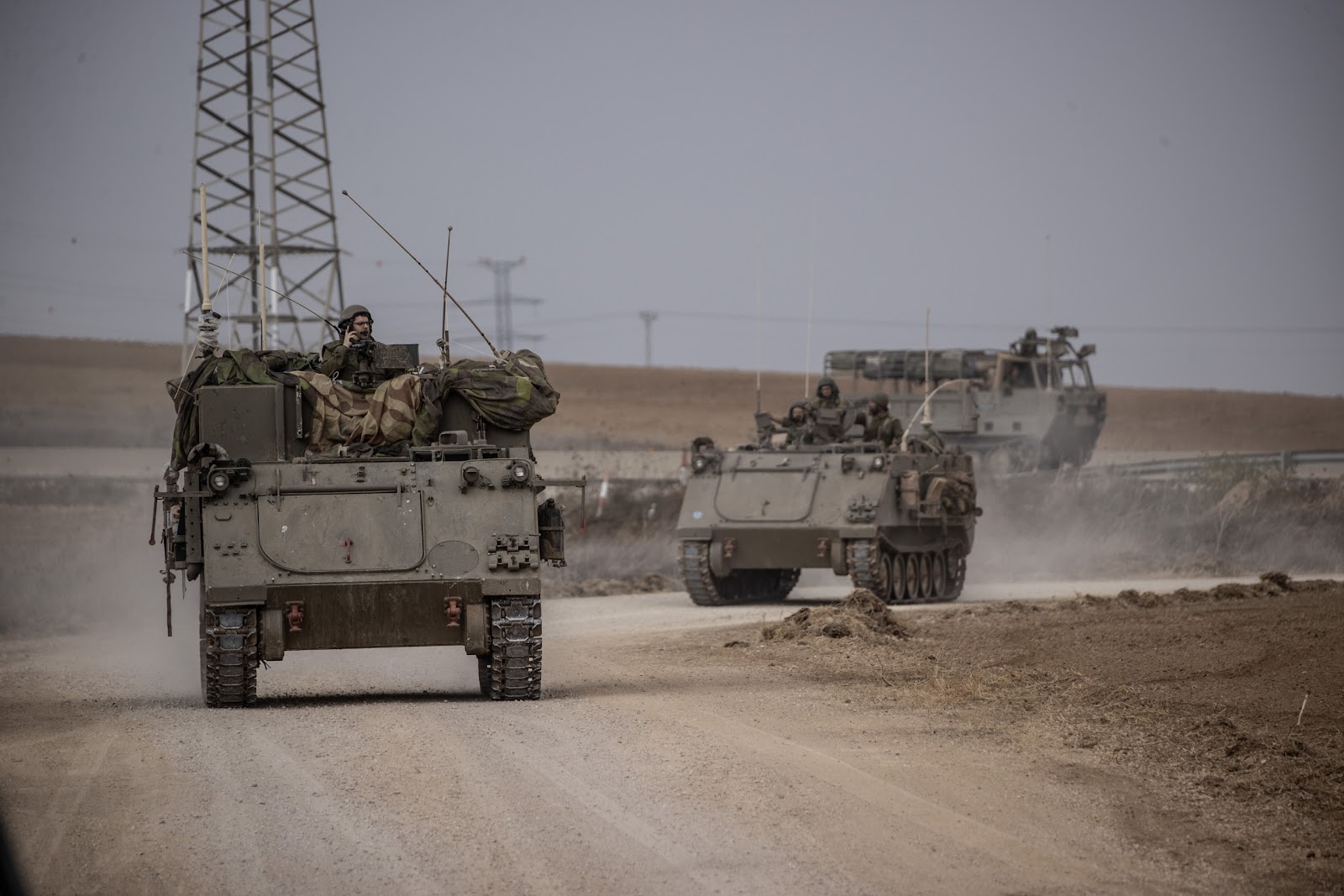 دبابات تابعة لجنود الاحتلال الإسرائيلي بالقرب من غزة / الأناضول