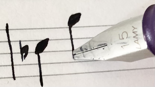 音符の棒は万年筆のを90度回転させて描く