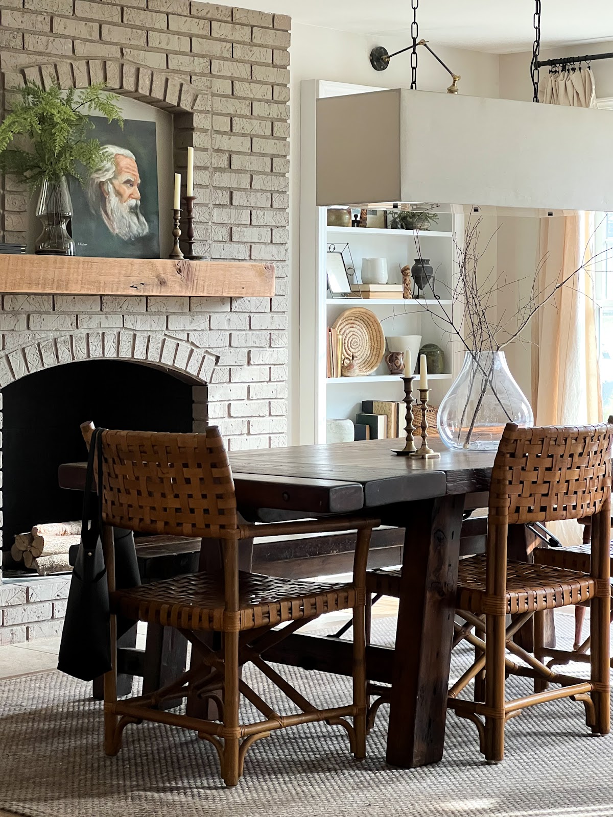 Inspiration to get an earthy, rustic yet refined dining room decor
