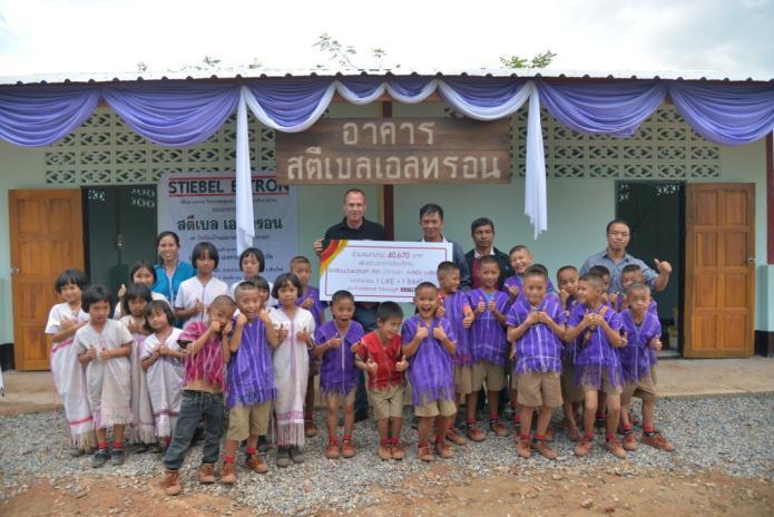 E:\Roadshow to CNX\Press Release\SENT\Baan Mae Laan Kam School_1.JPG