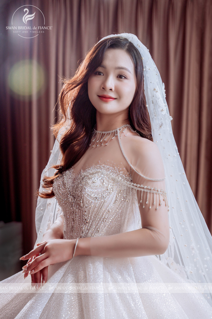 Cô dâu đại sứ Ngọc Tú và mẫu váy cưới thiết kế riêng 