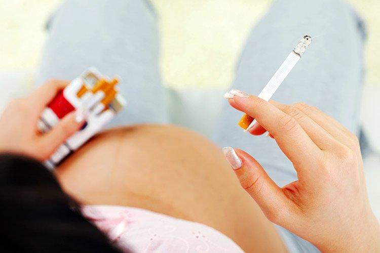The dangers of smoking while pregnant | Edward-Elmhurst Health