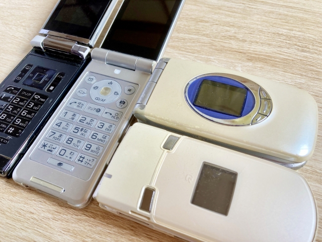 法人携帯においてガラケーとスマホそれぞれのメリット デメリットは Wiz Cloud ワイズクラウド