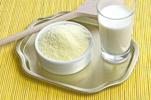 Trẻ uống sữa bột nhiều có tốt không?