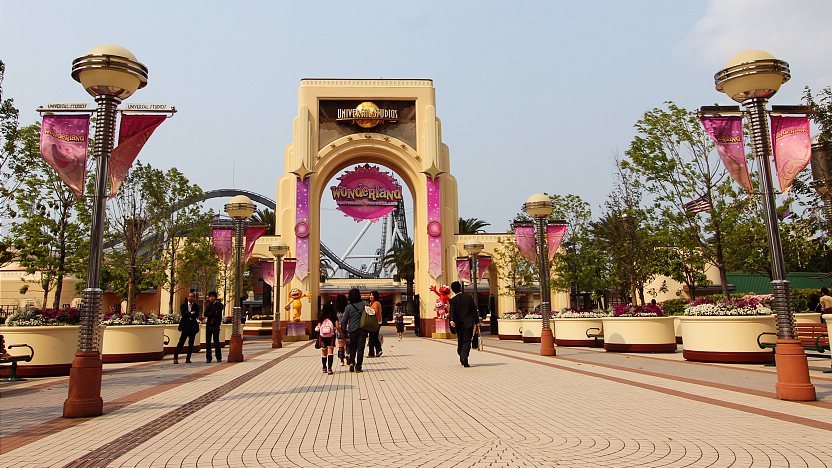 25 Great Touristic Attractions to visit in Osaka Today, Entrance gate of the universal studio, Osaka
